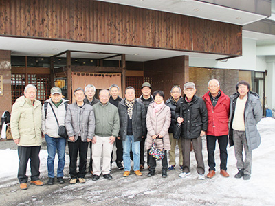 お世話になった「上松屋旅館」の玄関先で