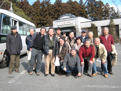 ■食事処「庵古堂」脇の森の美術館前で