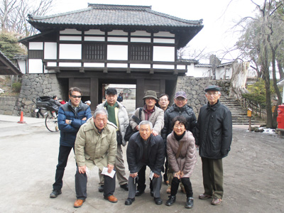 小諸城址・懐古園三の門前で